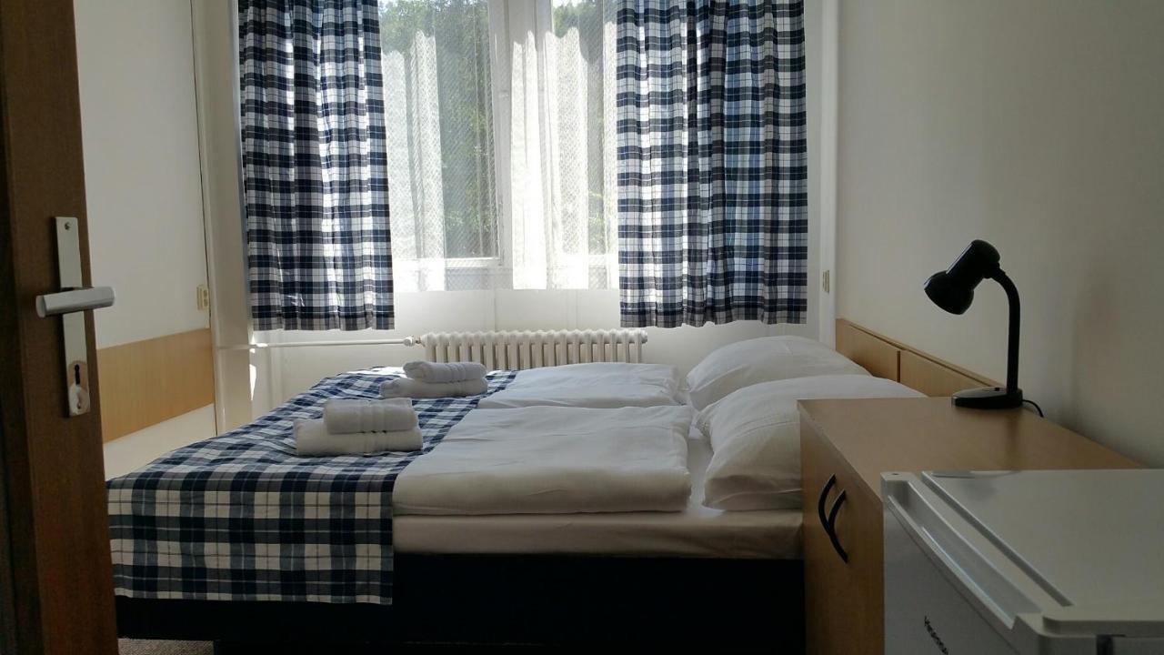 Hotel Hlaska Zlenice Quarto foto